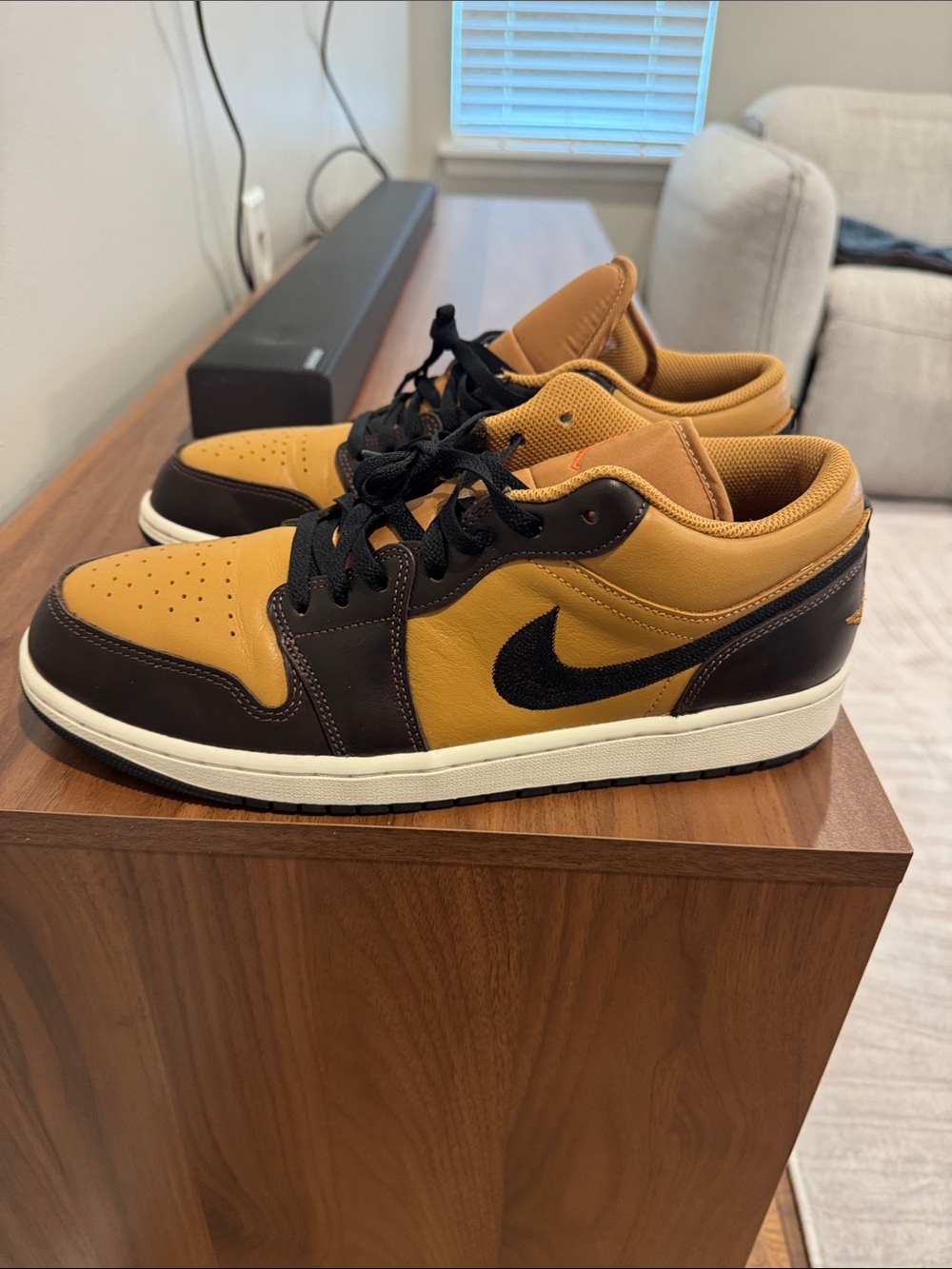 Nike Men’s Low-Top Sneakers in Gold and Black